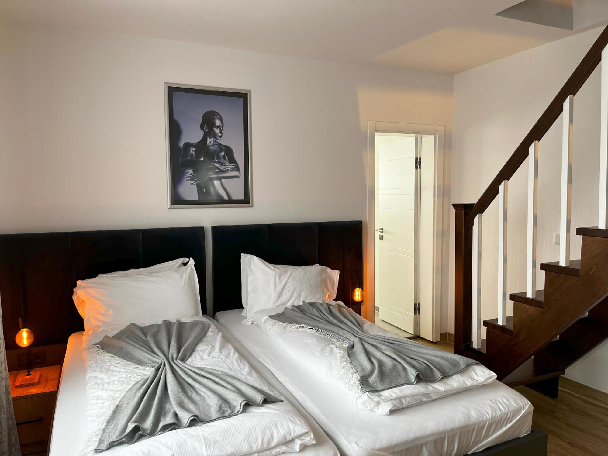 Haven Hotels - Hotel Dona Bergisch Gladbach Esterno foto