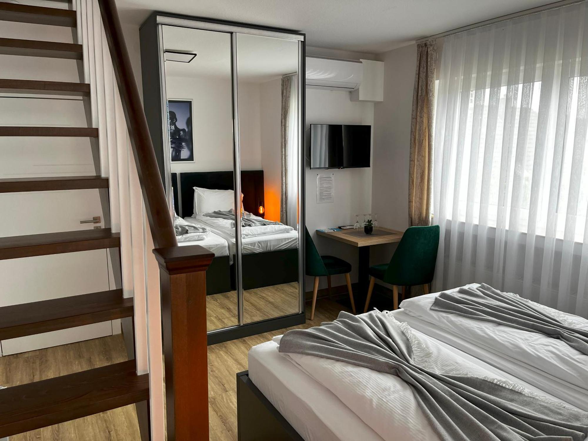 Haven Hotels - Hotel Dona Bergisch Gladbach Esterno foto