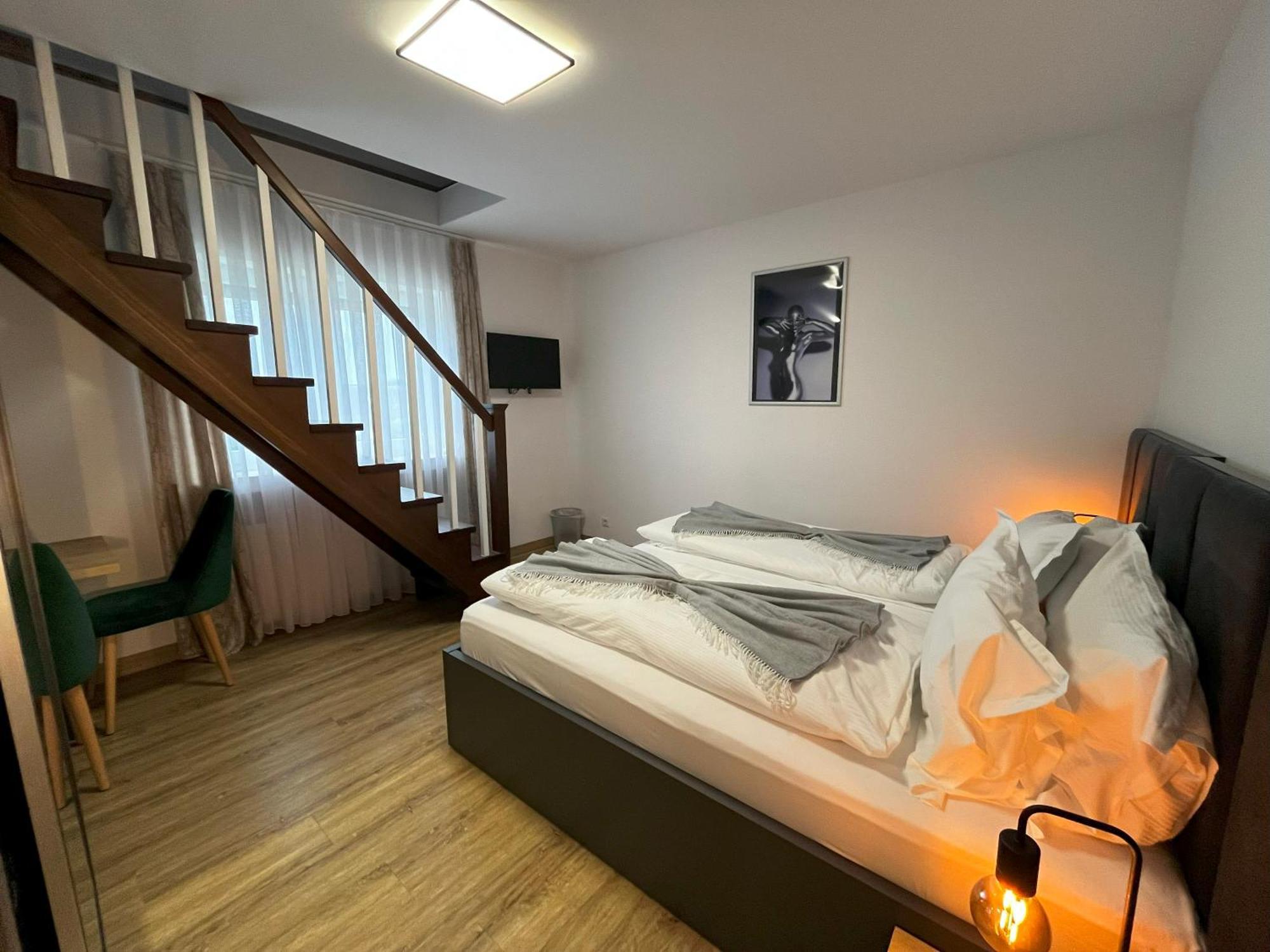 Haven Hotels - Hotel Dona Bergisch Gladbach Esterno foto