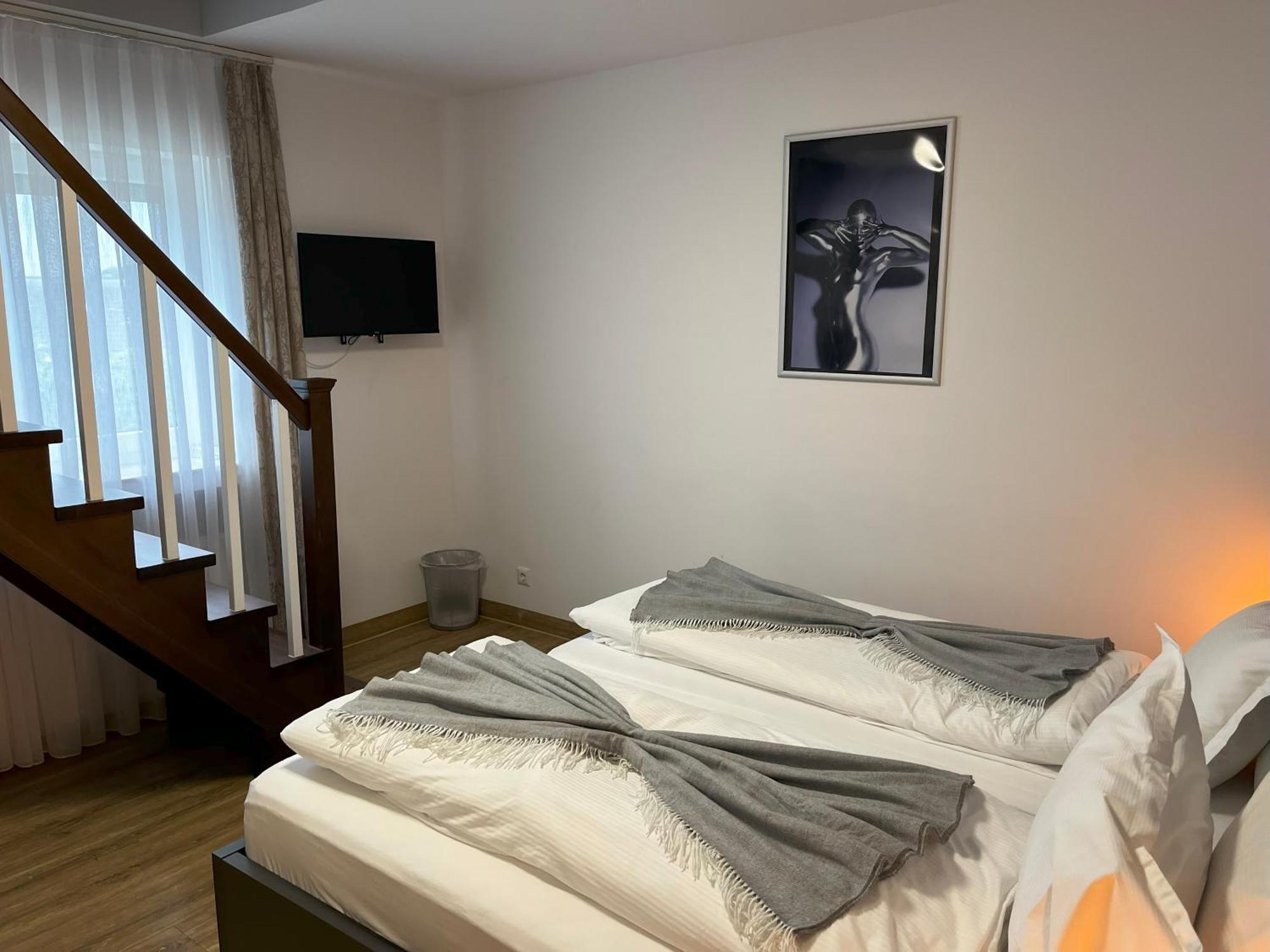 Haven Hotels - Hotel Dona Bergisch Gladbach Esterno foto