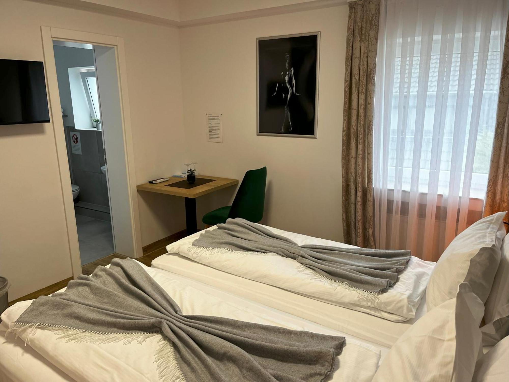 Haven Hotels - Hotel Dona Bergisch Gladbach Esterno foto