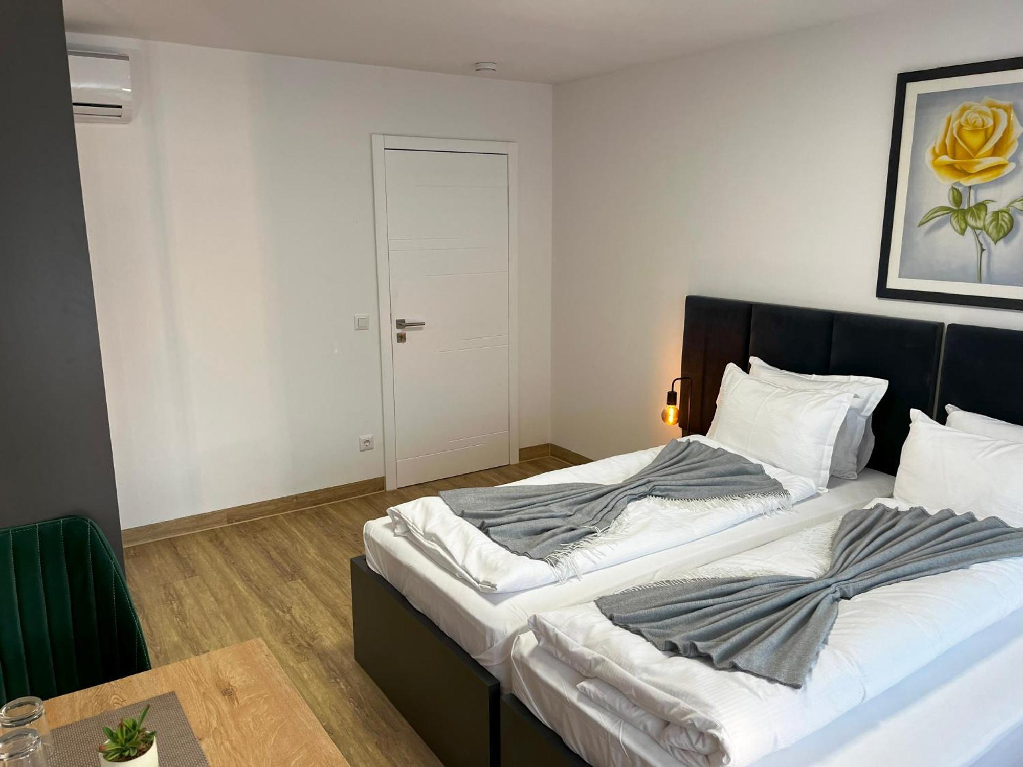 Haven Hotels - Hotel Dona Bergisch Gladbach Esterno foto