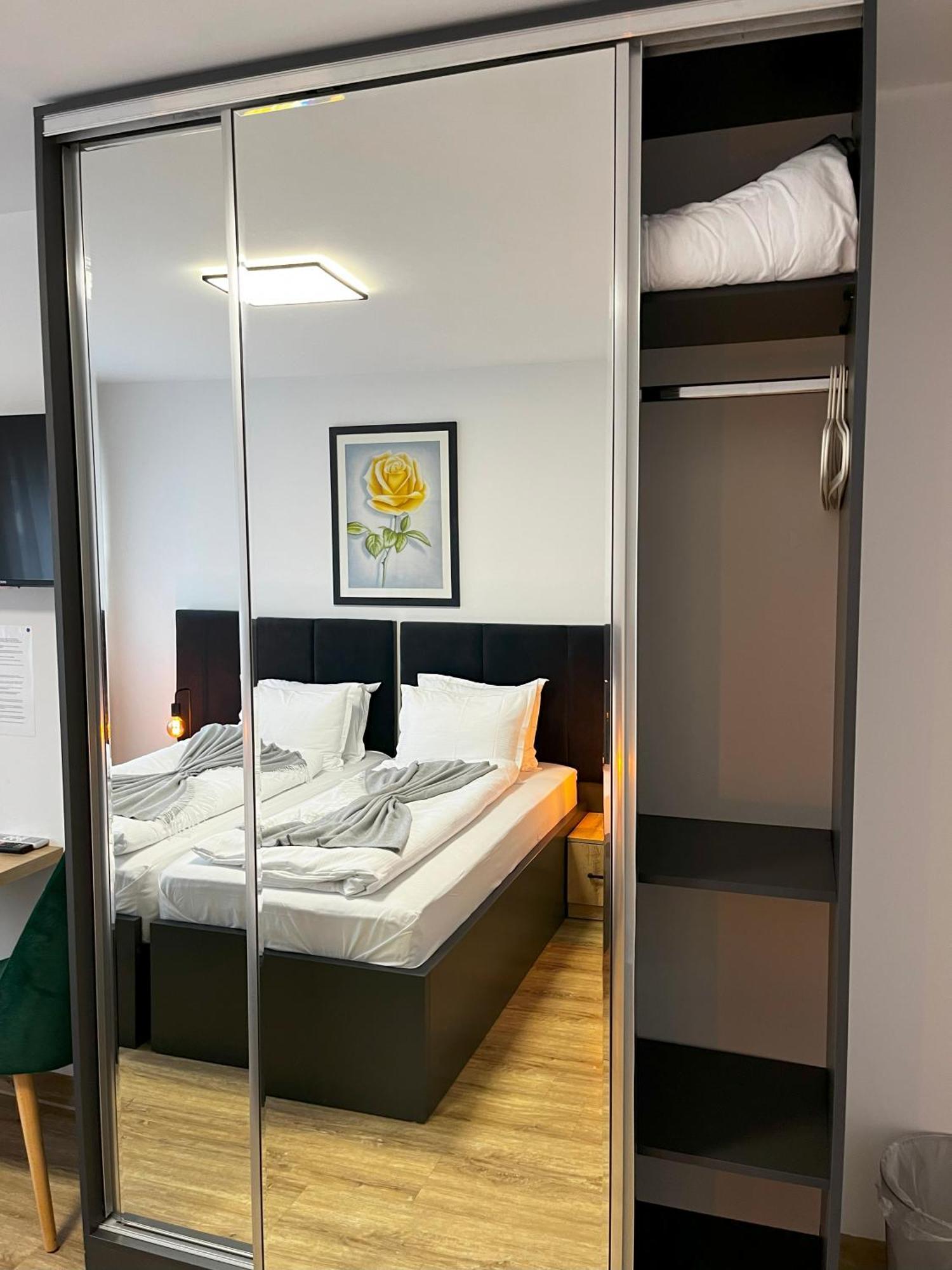Haven Hotels - Hotel Dona Bergisch Gladbach Esterno foto