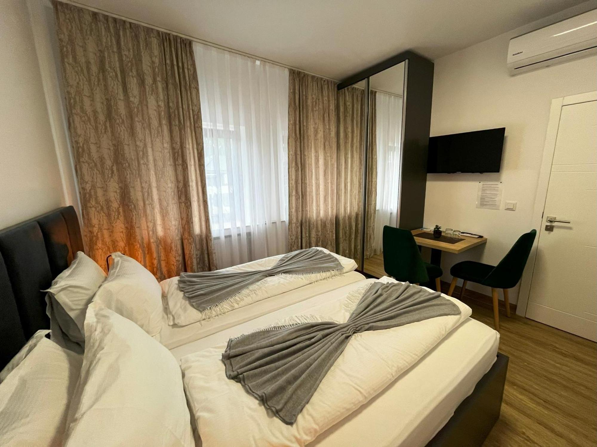 Haven Hotels - Hotel Dona Bergisch Gladbach Esterno foto