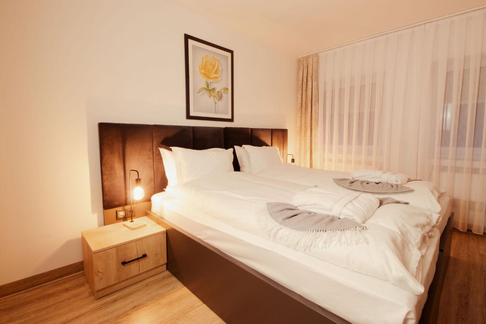 Haven Hotels - Hotel Dona Bergisch Gladbach Esterno foto